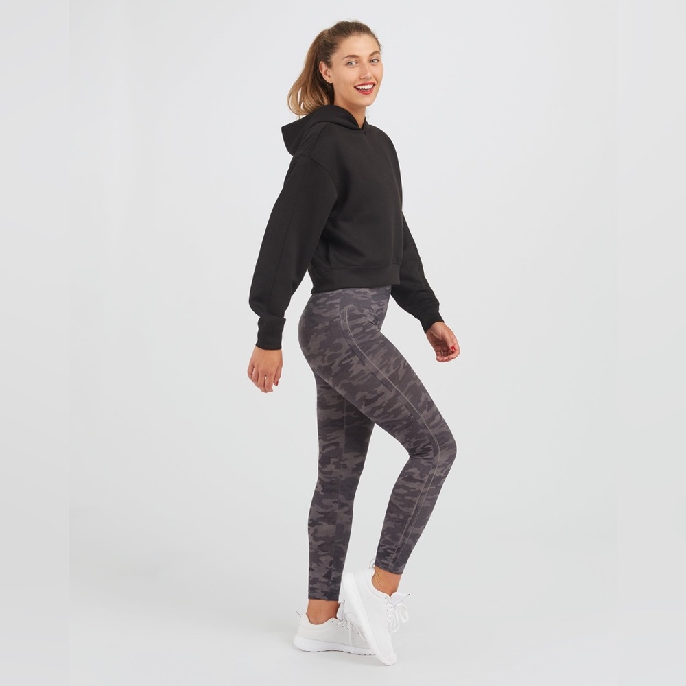 Spanx Look at Me Now Seamless Leggings in Heather Camo size small